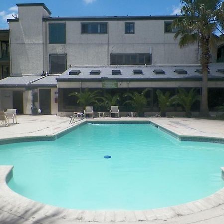 Amerihome Inn & Suites Houston Airport North エクステリア 写真